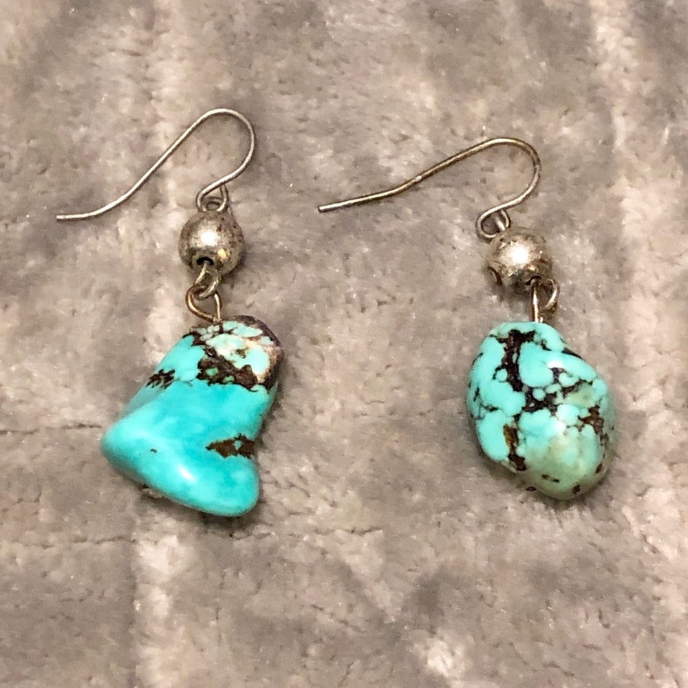 ♥️ Turquoise Stone Beaded Earrings